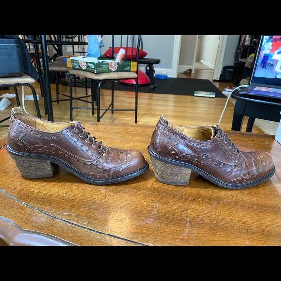 Fluevog Lois heeled oxfords. - Picture 6 of 8
